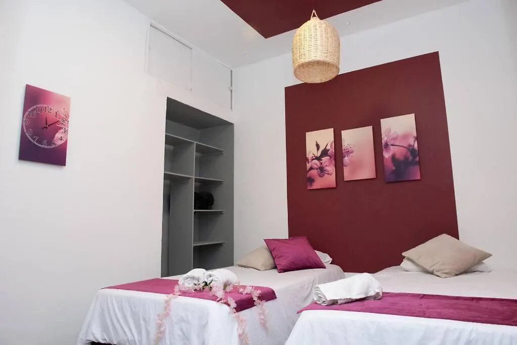 Apartamento Pleasant House 20 People In Laureles Medellín Colombia