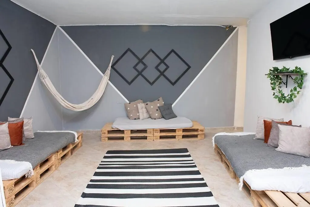Apartamento Pleasant House 20 People In Laureles Medellín