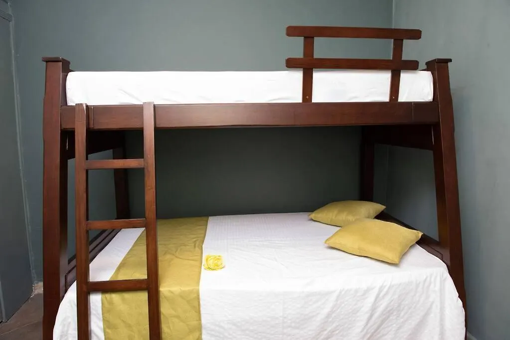 Apartamento Pleasant House 20 People In Laureles Medellín 0*,