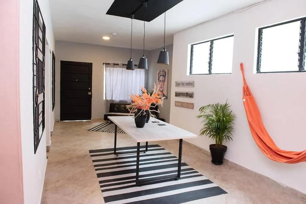 Apartamento Pleasant House 20 People In Laureles Medellín