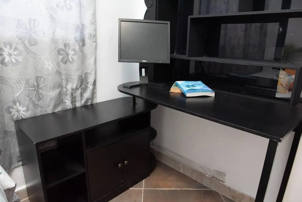 Apartamento Pleasant House 20 People In Laureles Medellín