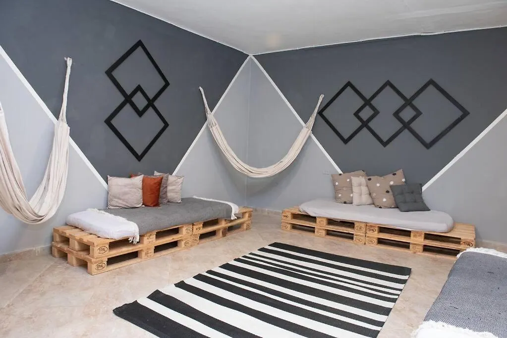 Apartamento Pleasant House 20 People In Laureles Medellín