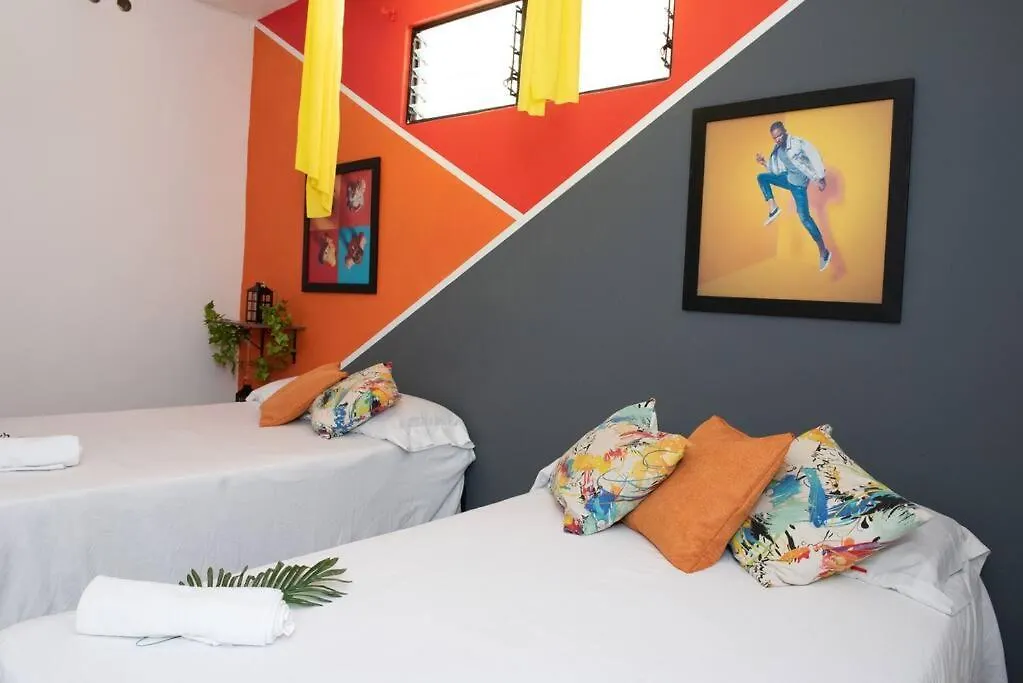 Apartamento Pleasant House 20 People In Laureles Medellín
