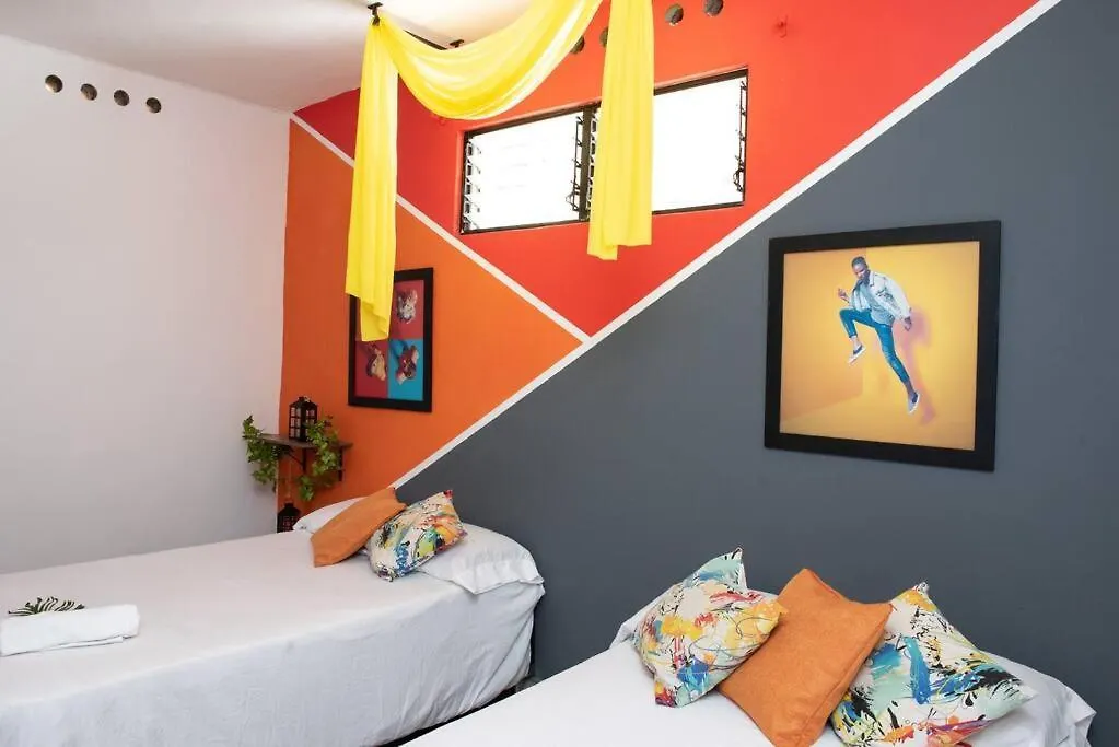 Apartamento Pleasant House 20 People In Laureles Medellín