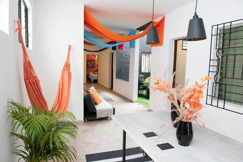 Apartamento Pleasant House 20 People In Laureles Medellín Colombia