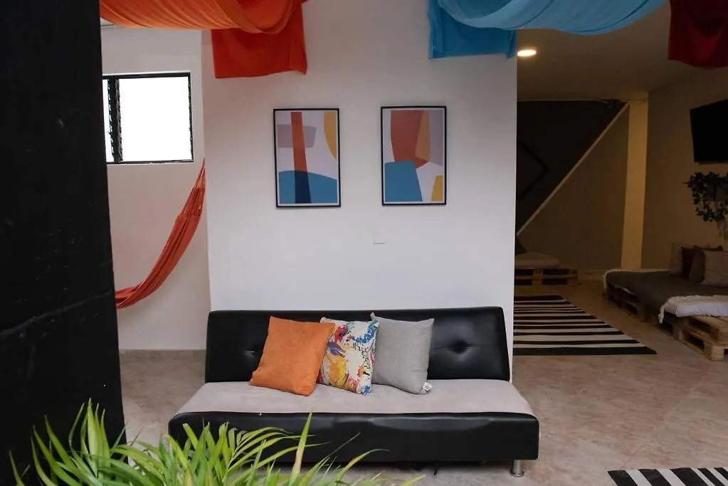 Apartamento Pleasant House 20 People In Laureles Medellín