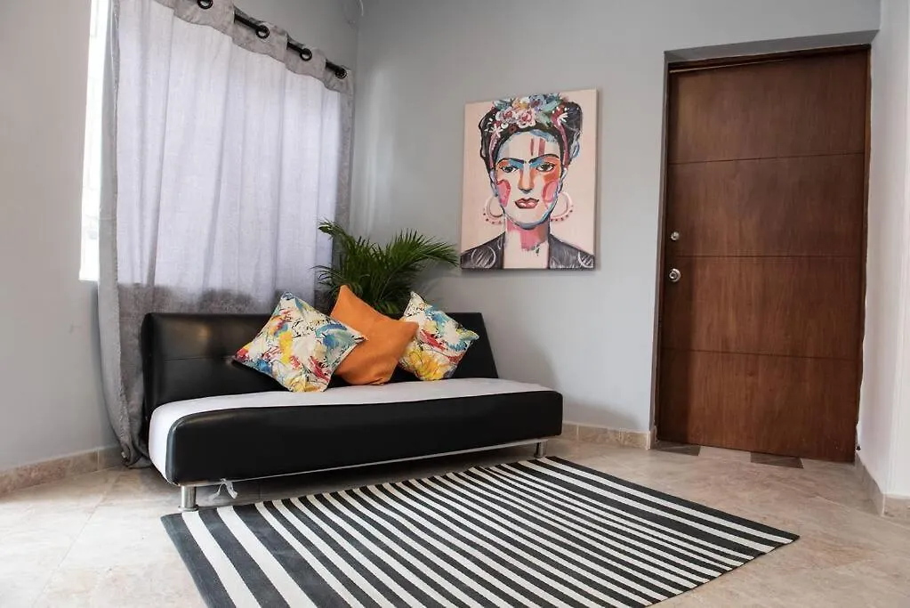 Apartamento Pleasant House 20 People In Laureles Medellín 0*,