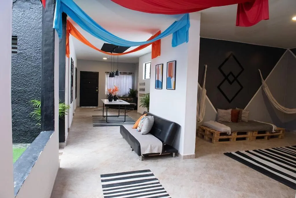 Apartamento Pleasant House 20 People In Laureles Medellín Colombia