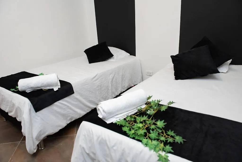 Appartamento Pleasant House 20 People In Laureles Medellín