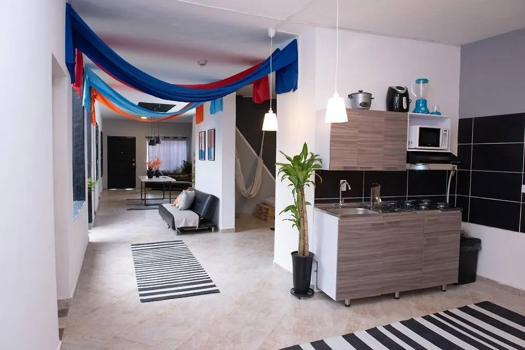 Appartamento Pleasant House 20 People In Laureles Medellín