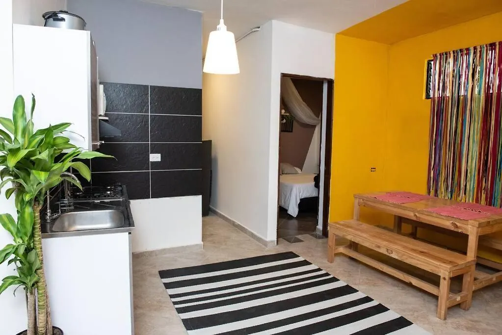 Appartamento Pleasant House 20 People In Laureles Medellín
