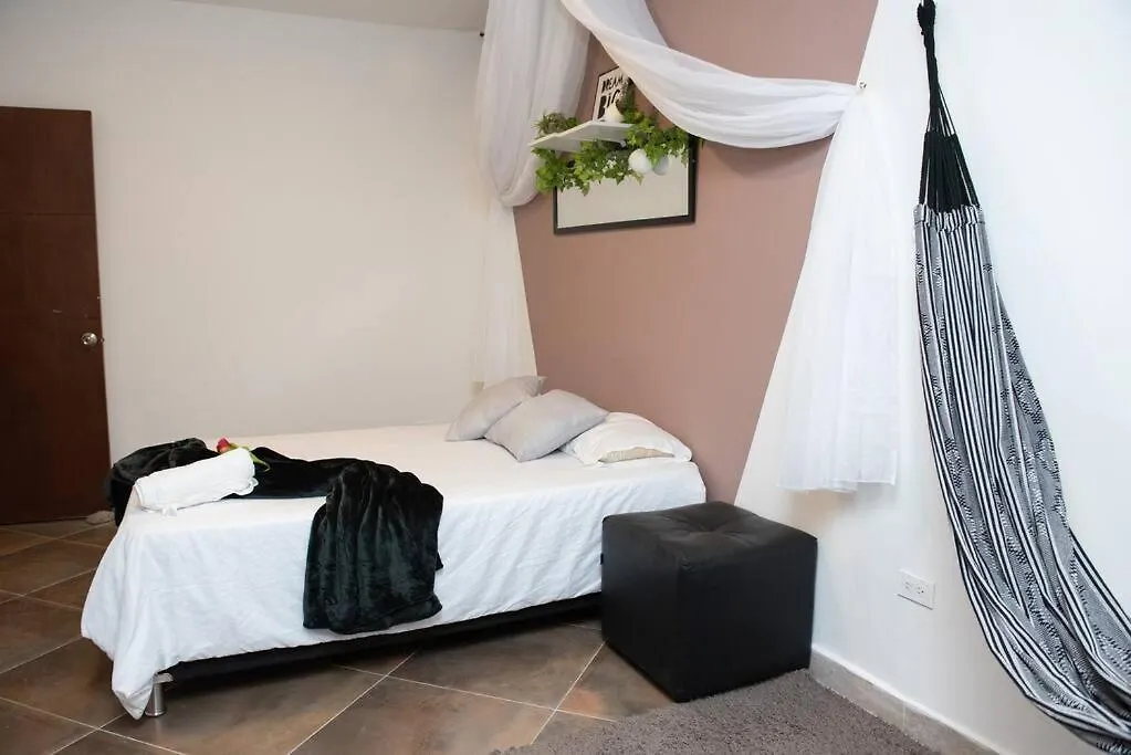 Appartamento Pleasant House 20 People In Laureles Medellín Colombia